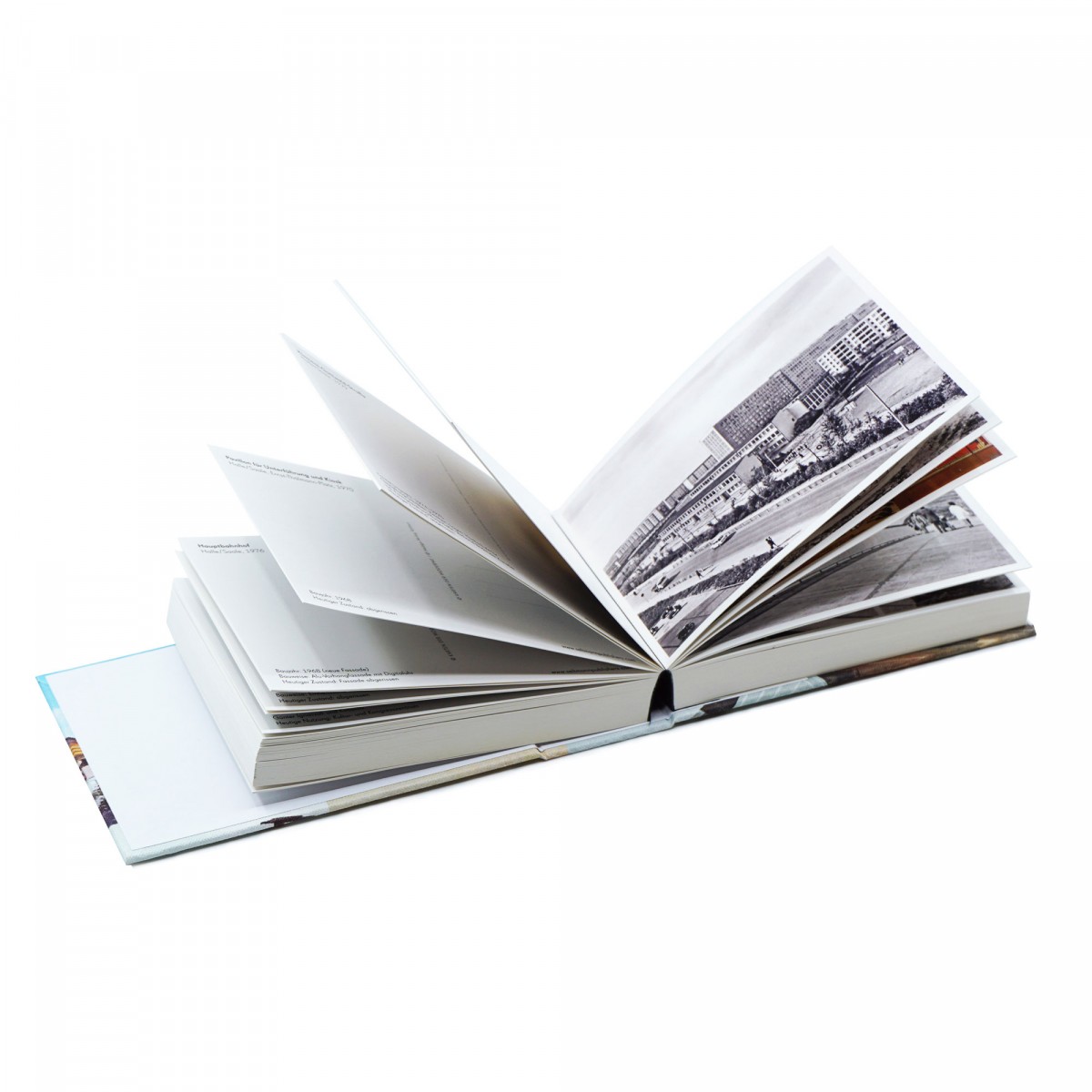 Karten der ModerneHardcoverbuch mit 100 Ansichtskarten aus der DDR