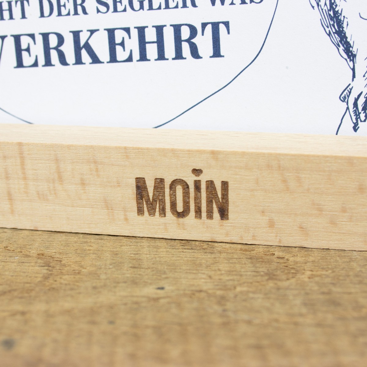 Kartenständer Moin aus nachhaltigem Buchenholz
