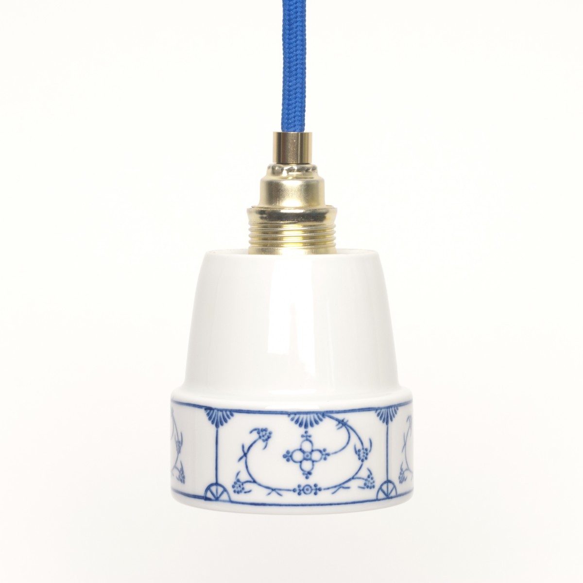 Lieselotte handgefertigte limitierte Lieselotte Hängelampe aus Vintage-Kaffeebecher mit indisch-blauem Dekor