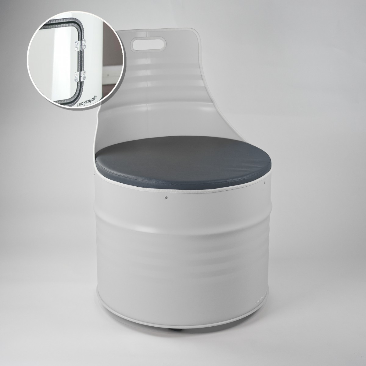 Lockengelöt - Sessel aus einem Ölfass