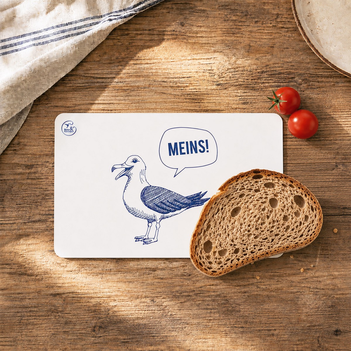 Bow & Hummingbird Frühstücksbrettchen Melamin Möwe mit Spruch „Meins!“ 23,5 × 14,5 cm
