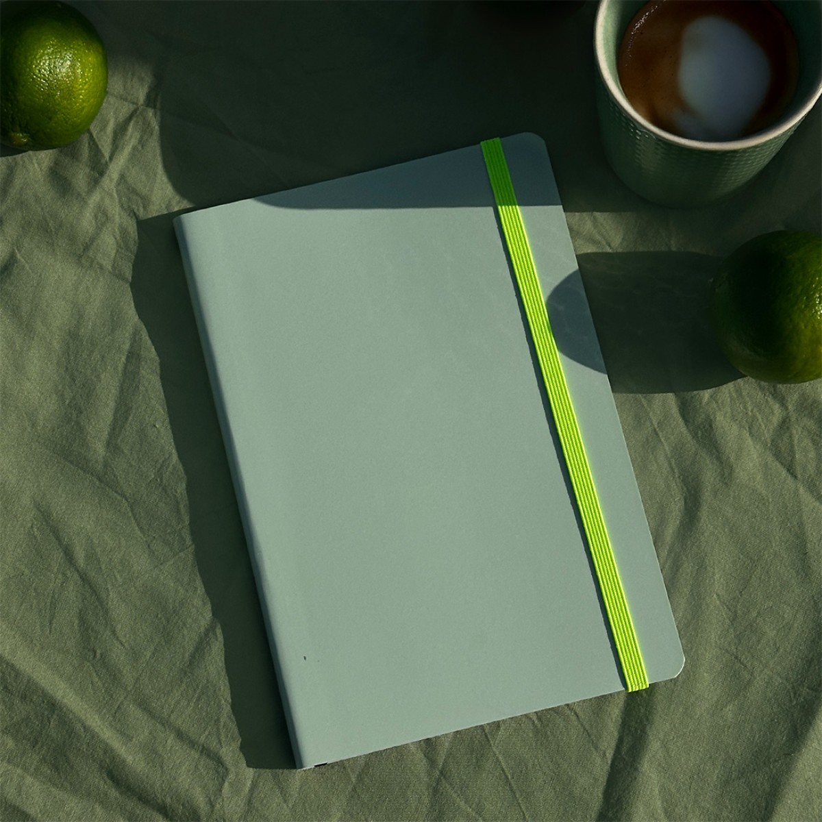 Lina (Neon Lime Kollektion) Notizbuch mit Kreuzworträtseln & Sudokus von memo books