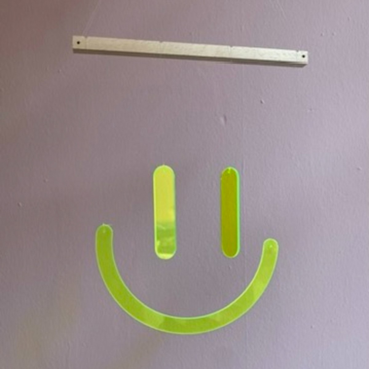 Mobilé SMILING DUDE von not white studio