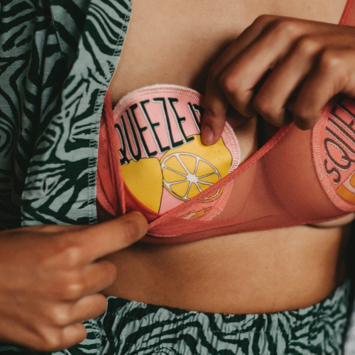 Waschbare Stilleinlagen mit Social Impact und homegrown Design von moodie x Squeeze it