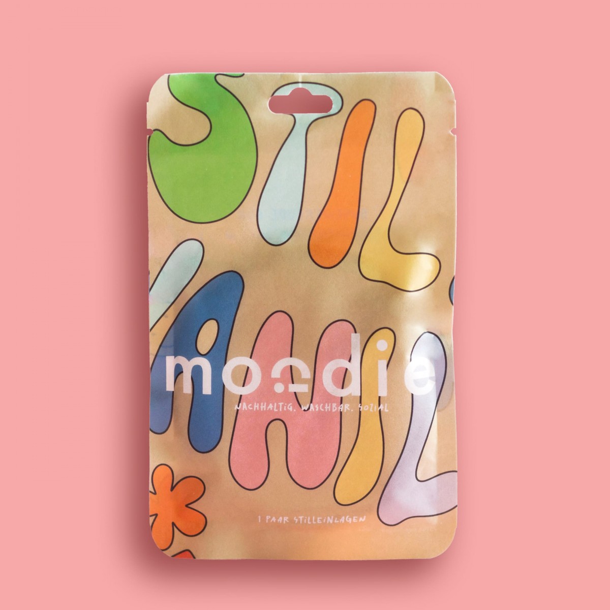 Waschbare Stilleinlagen mit homegrown Design und Social Impact von moodie x Stilli Vanilli
