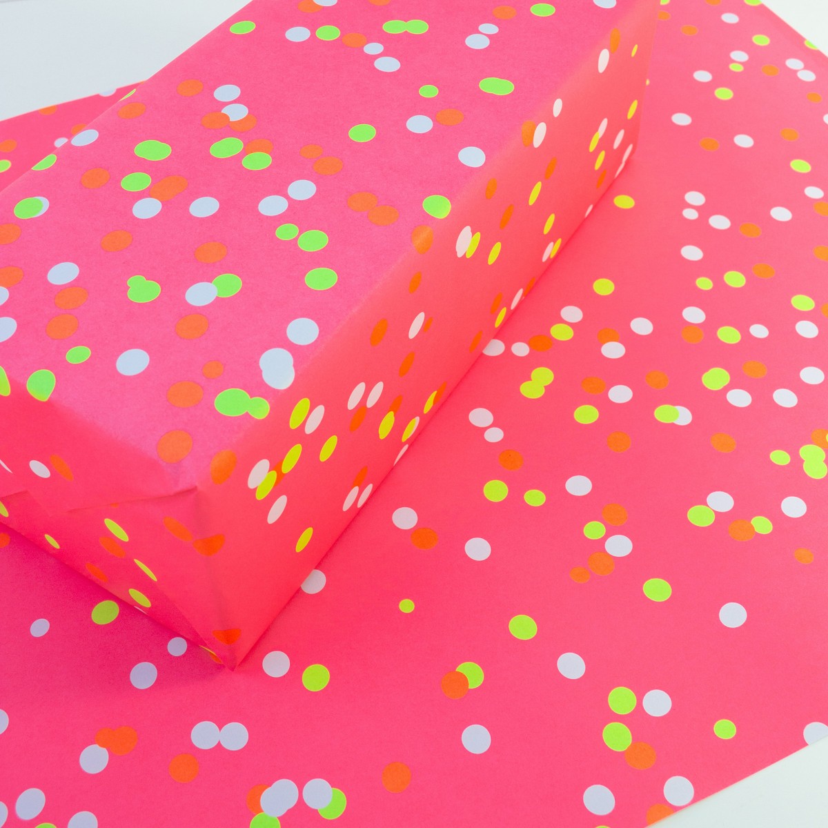 Bow & Hummingbird Geschenkpapier "Neon Konfetti" aus Recyclingpapier