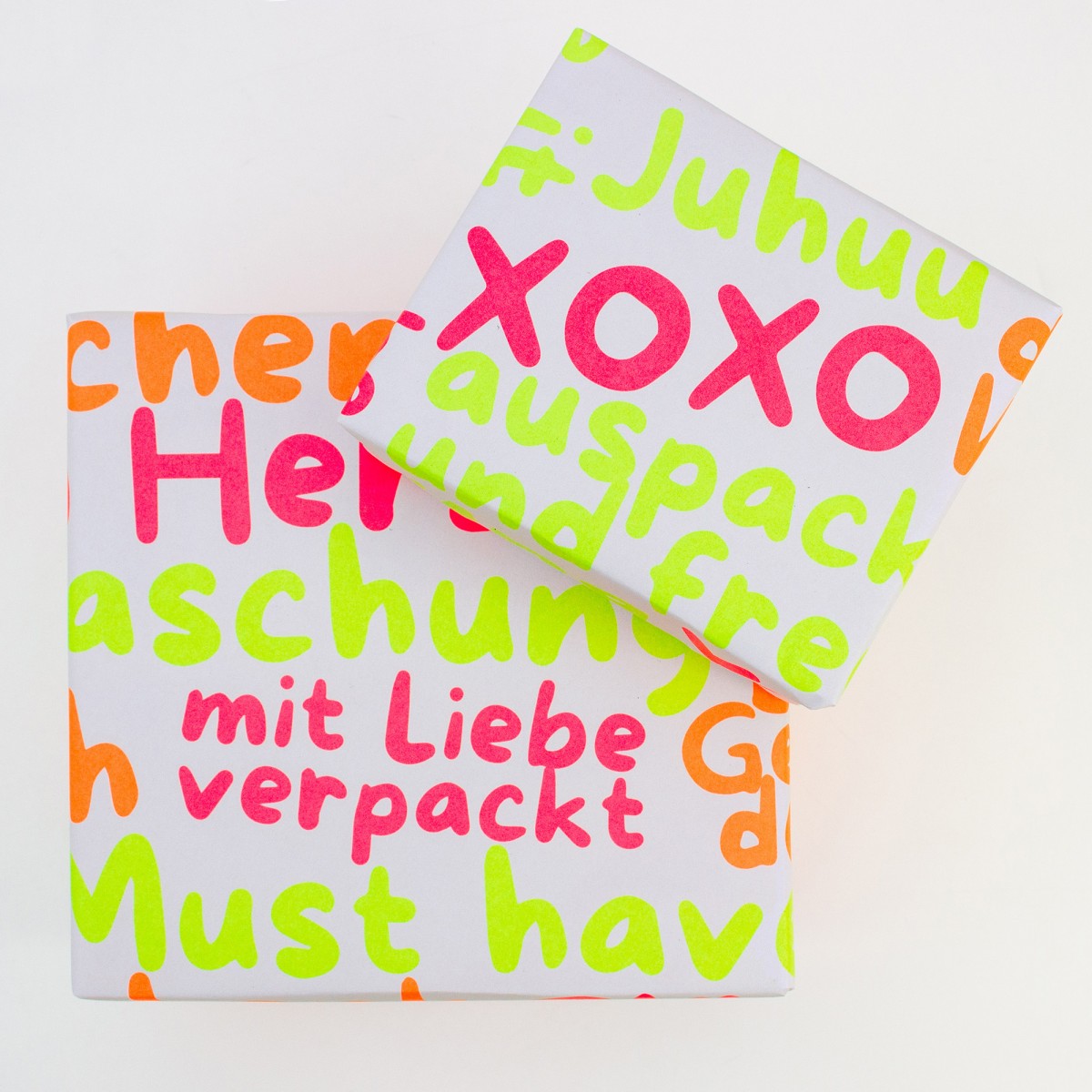 Bow & Hummingbird Geschenkpapier "Mit Liebe verpackt" aus Recyclingpapier