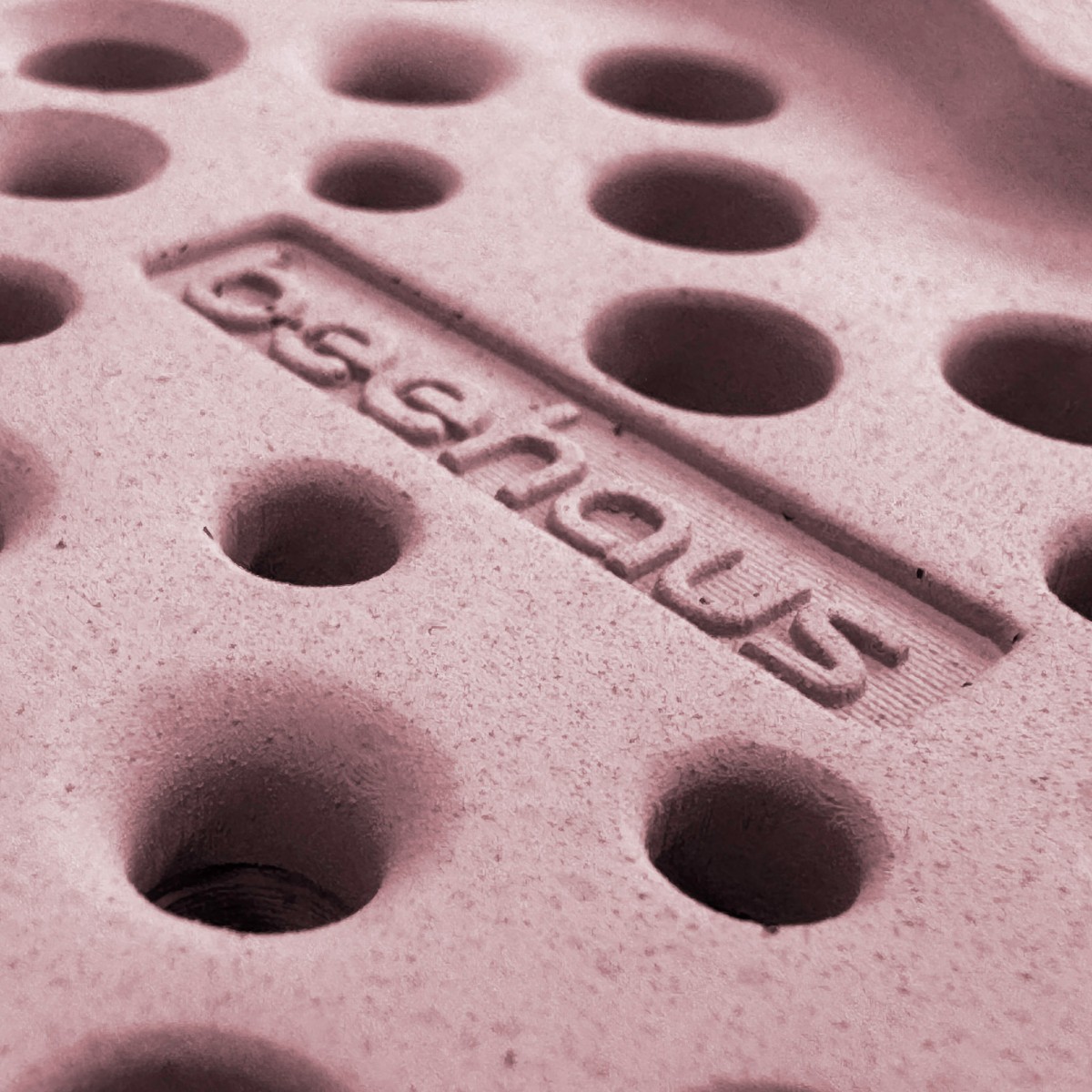 beehaus Herz - Bienenhotel aus Beton "Rosa" von Grellroth Design