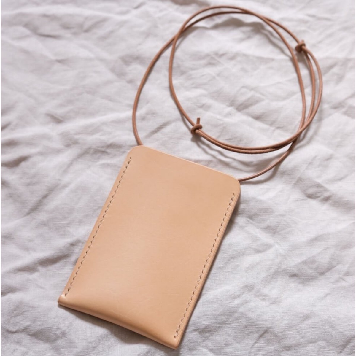 Phone Sling, natural // Smartphone Hülle // pflanzlich gegerbtes Leder // SCHEERER MANUFAKTUR