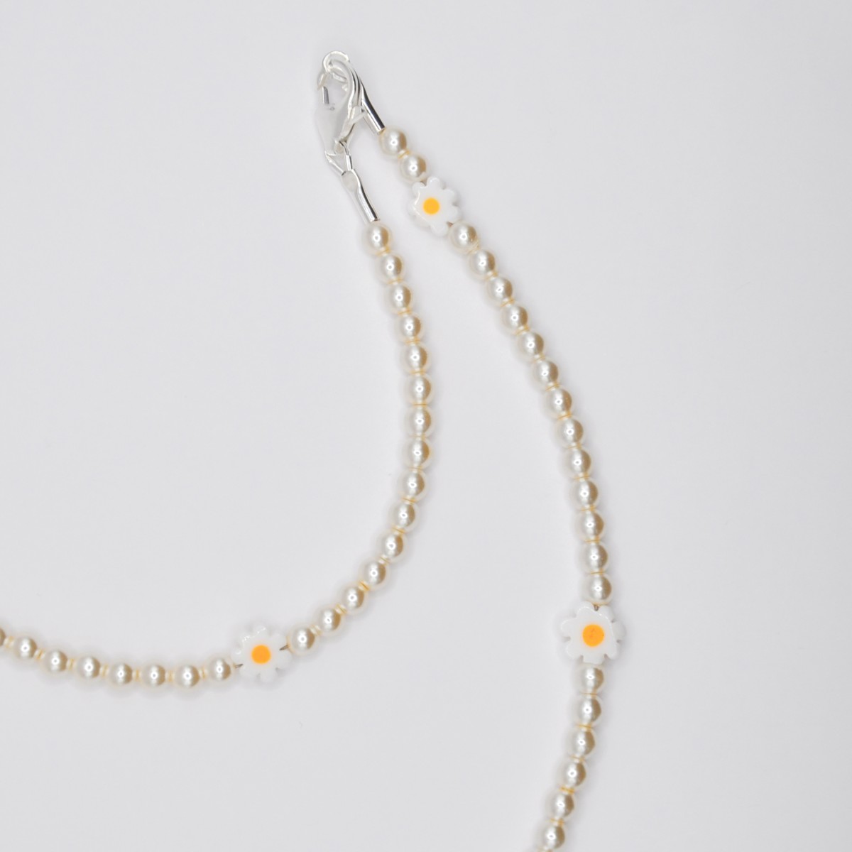 »Daisy« Kette mit Gänseblümchenperlen von pinapina