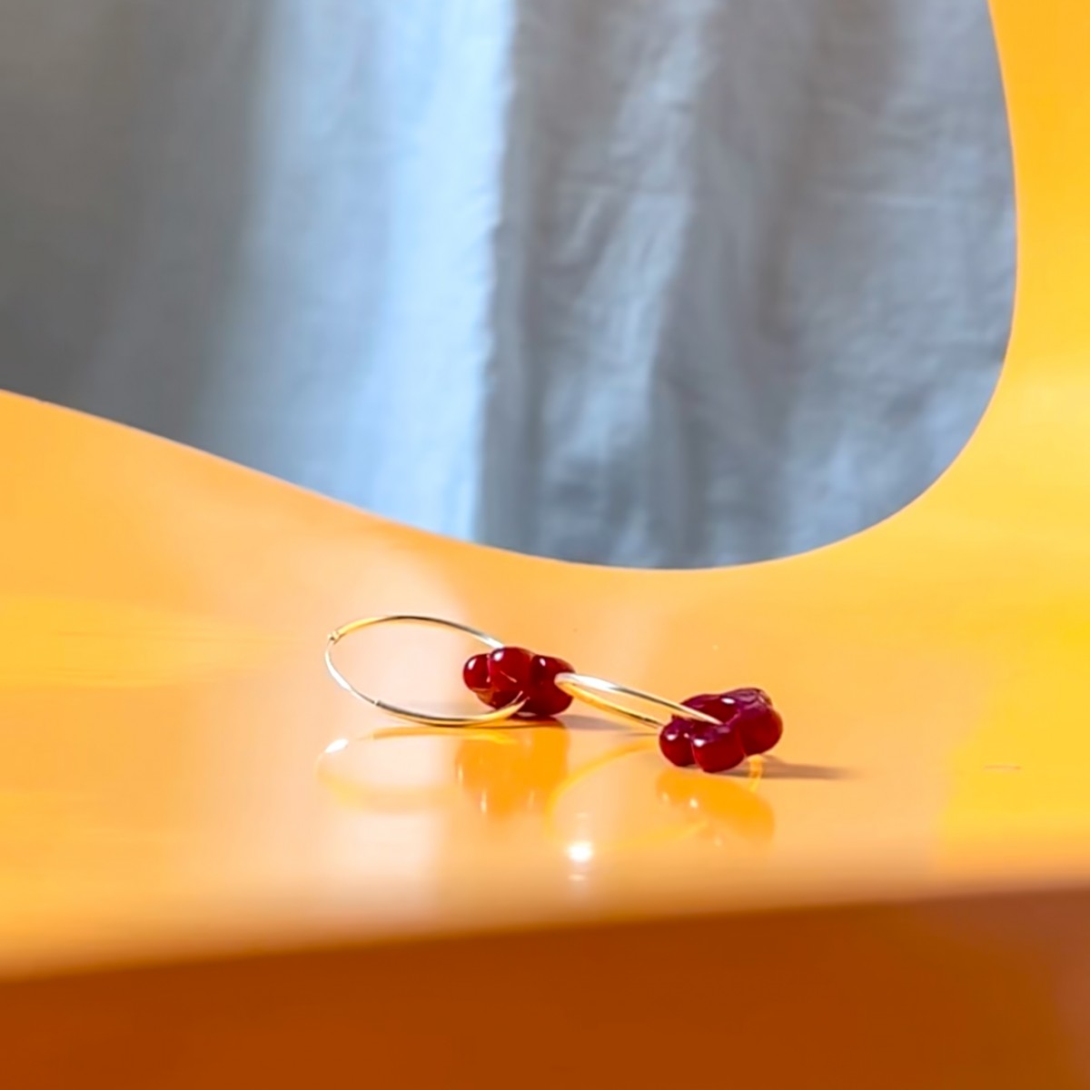 »BloomRed« Ohrringe 
in Silber mit roten Glasblumen