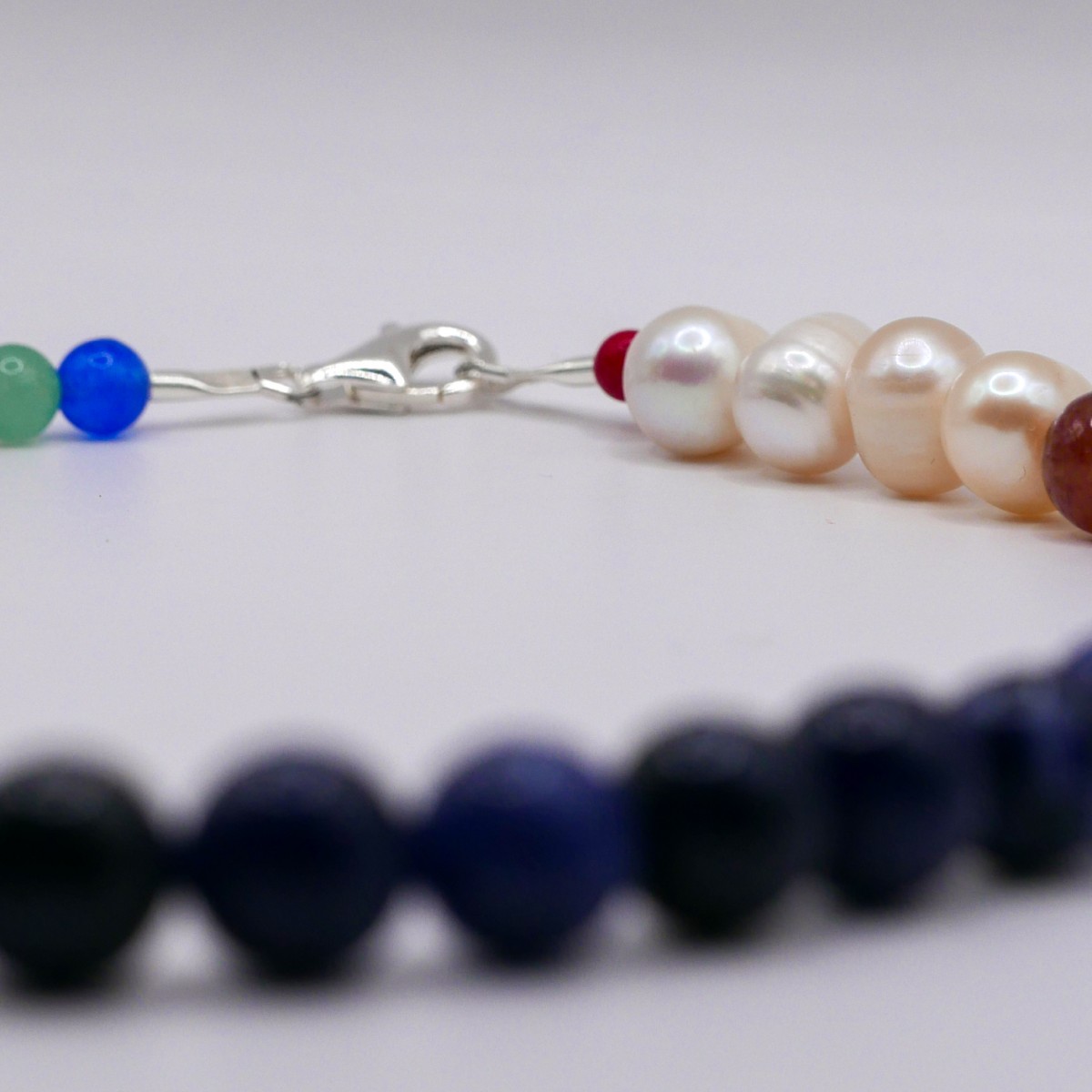 »Colourful Mushroom« Kette mit bunten Glasperlen, echten Süßwasserperlen und pilzförmigen Anhängern von pinapina
