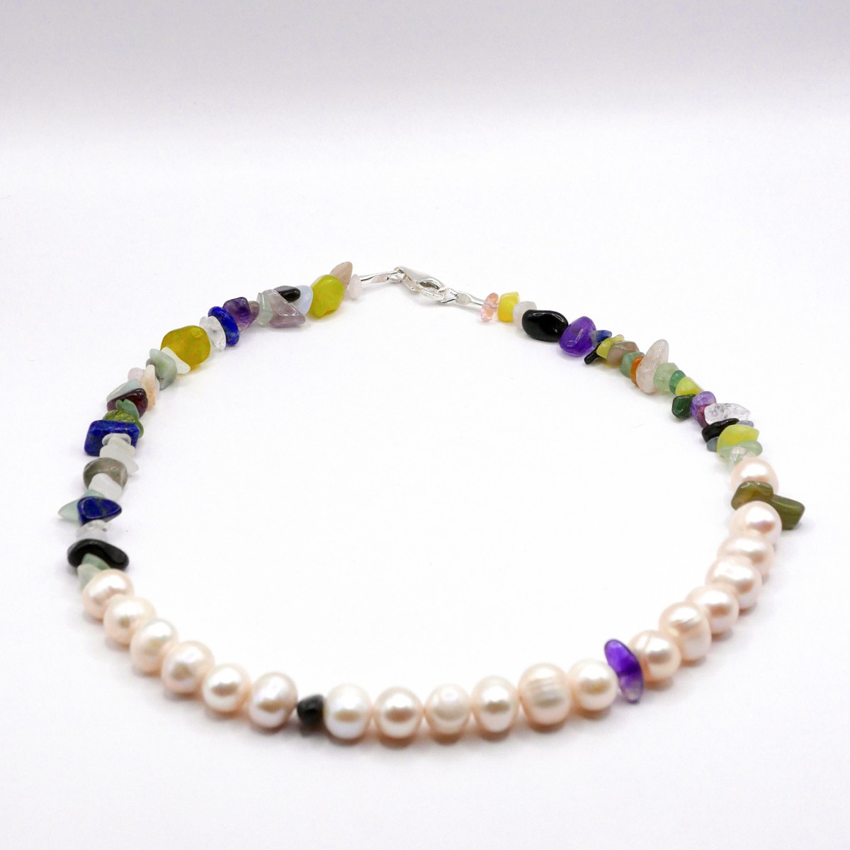 »Violet Glow« Kette mit Fluorit- und lila Edelsteinperlen von pinapina