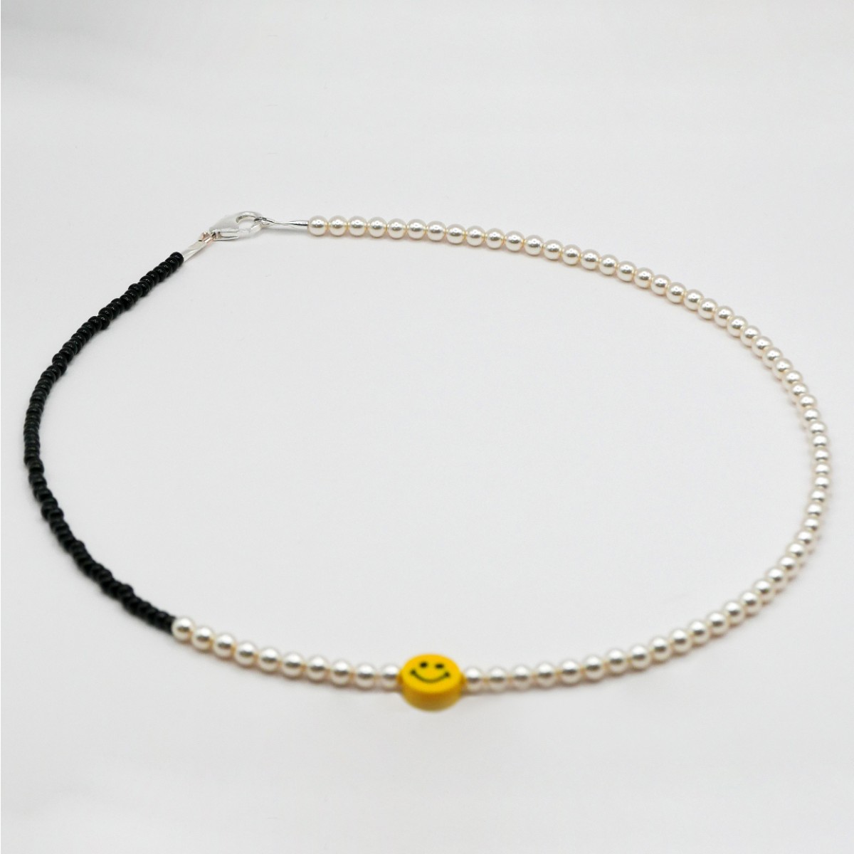 »Zaka« Smiley-Kette in Schwarz
mit Smiley-Anhänger