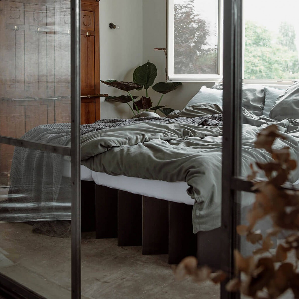 Nachhaltiges Bett 2.0 (schwarz) | ROOM IN A BOX
