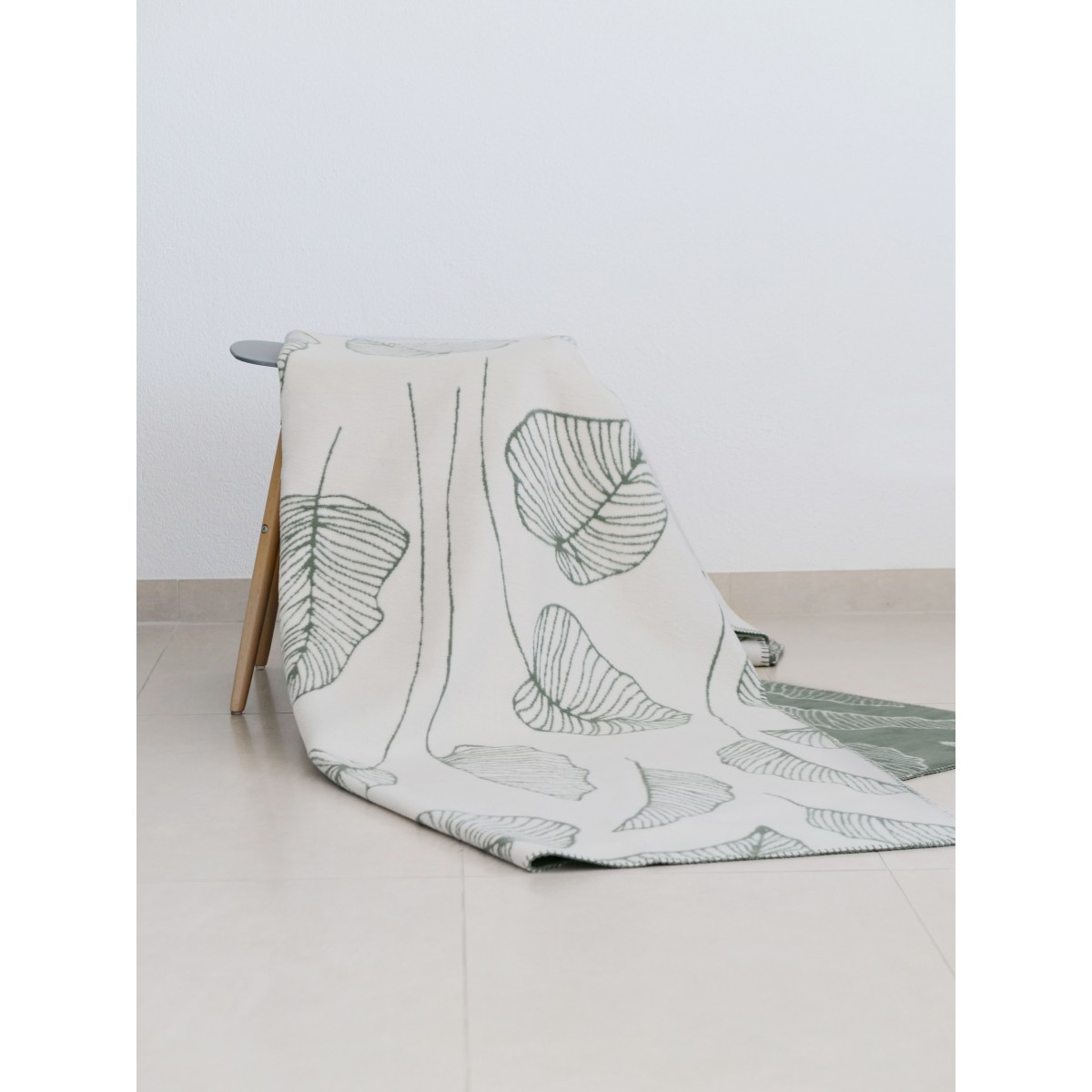 Weiche Kuscheldecke BERIT, Made in Germany, 100% Bio-Baumwolle, Blätter