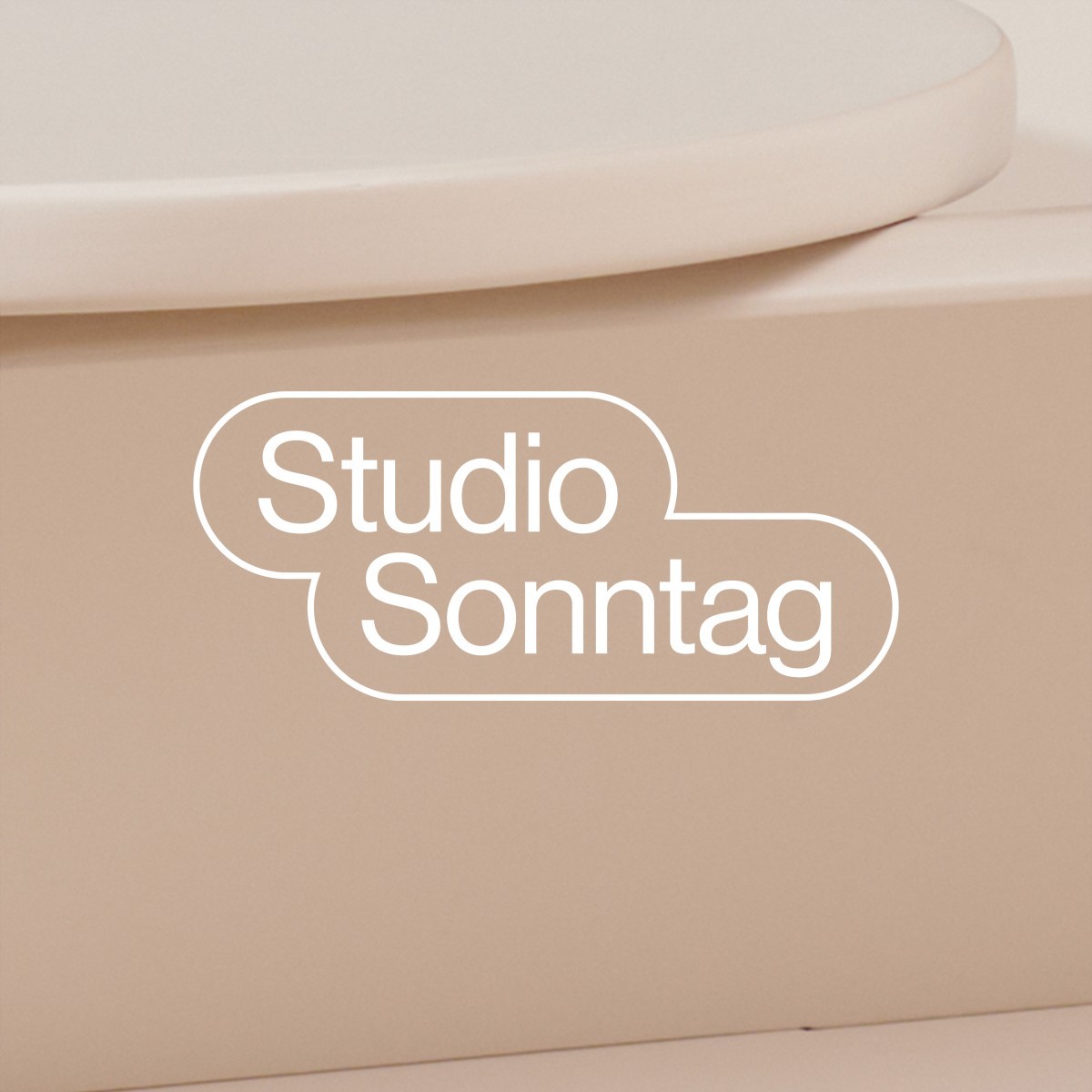XO Hocker und Sidetable SAND von Studio Sonntag