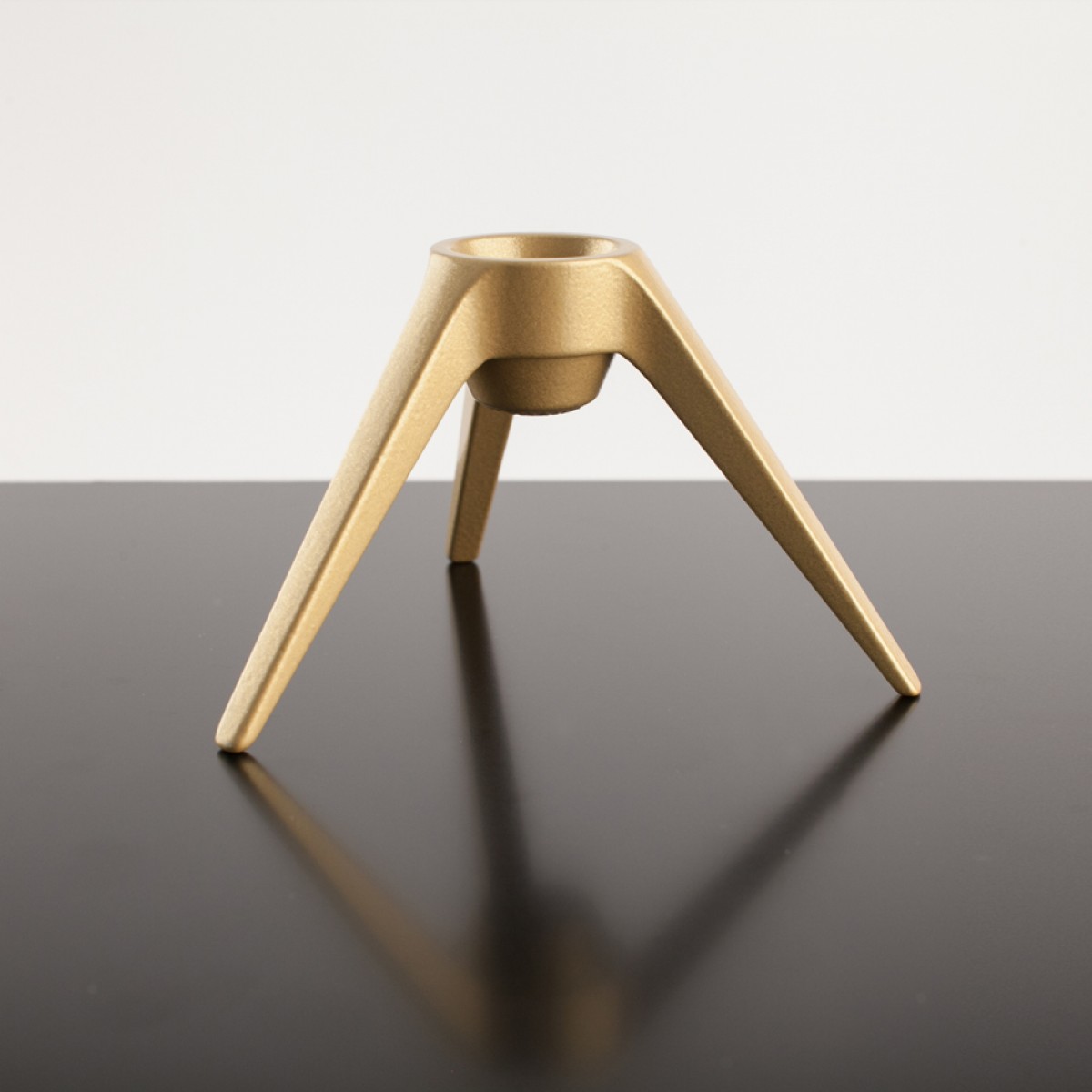 Kerzenständer aus echt gold zu verkaufen. Verkaufe hier ein kerzenständer aus echt gold von ist noch gut erhalten wollte diesen ein 60 € VB Essen- Frintrop. Gestern, Goldener Kerzenständer. Goldener Kerzenständer: Höhe 57 cm Durchmesser 21 cm Bei Fragen stehe ich Ihnen gern zur 55 € VB Kassel. Gestern, Kerzenständer Stern Weihnachten Dekoration.