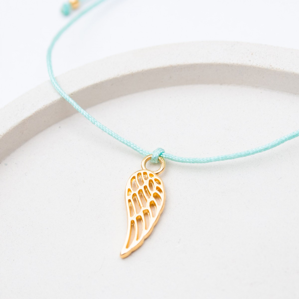 Bow & Hummingbird Schutzengel Armband „Ich schenke dir einen Schutzengel“ – Glücksbringer mit Engelsflügel, 24 Karat vergoldet

