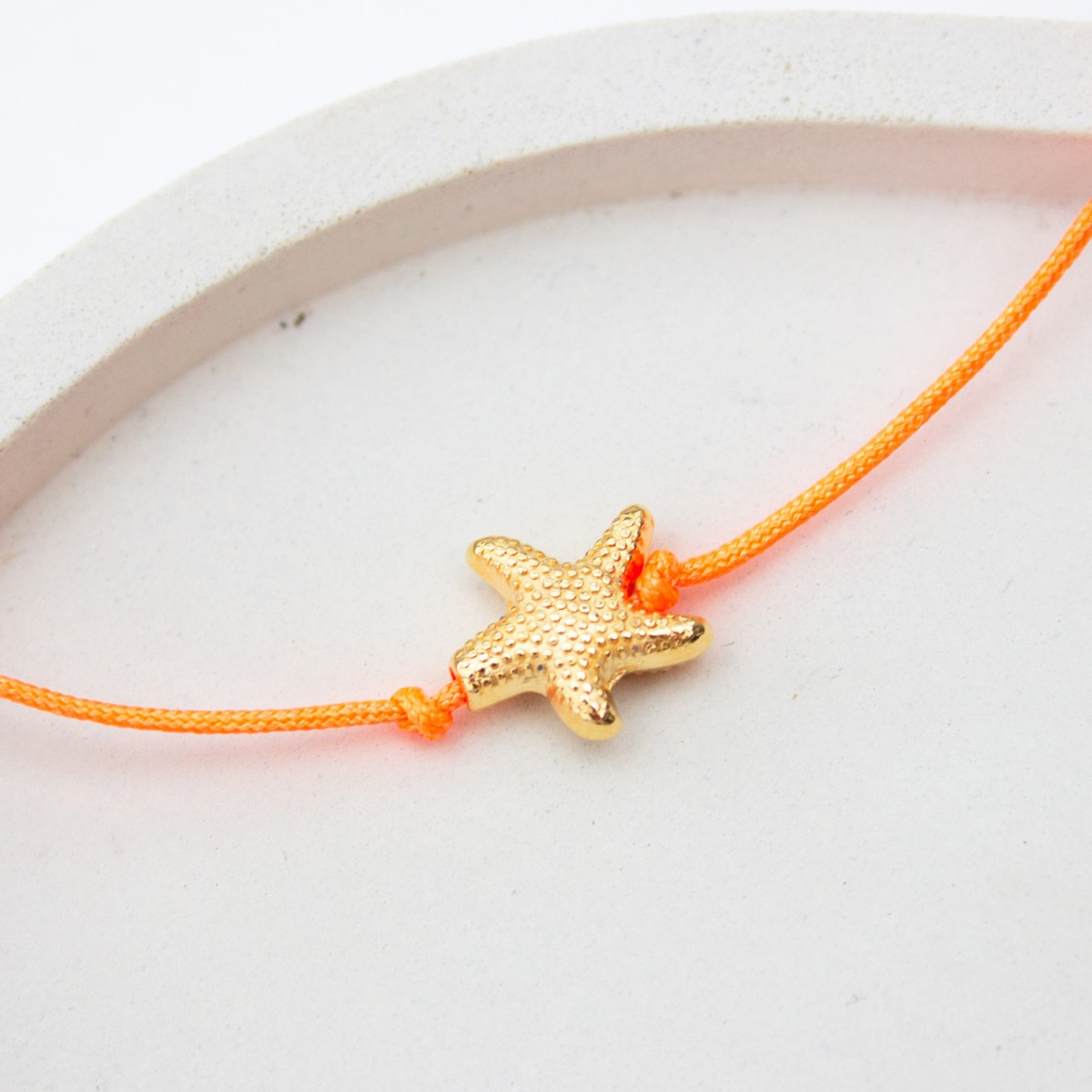 Bow & Hummingbird Armband auf Karte - Seesternchen - Meeresrauschen - 24 Karat vergoldet