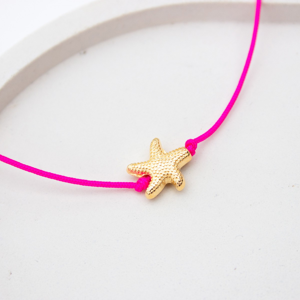 Bow & Hummingbird Armband auf Karte - Seesternchen - Meeresrauschen - 24 Karat vergoldet