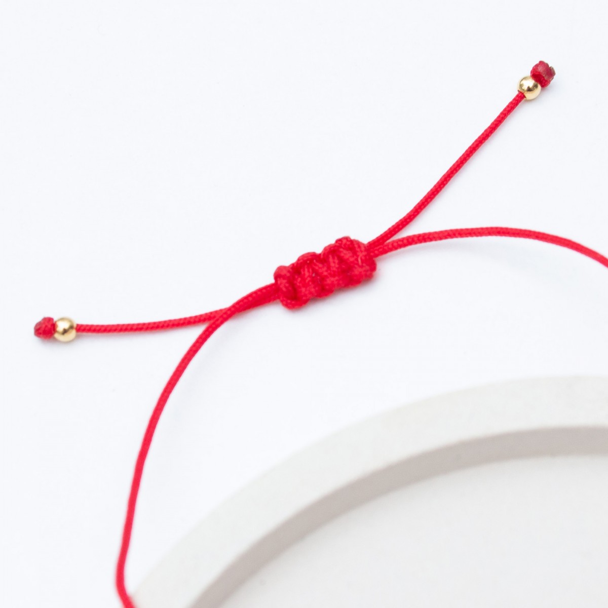 Bow & Hummingbird Weihnachtsarmband Zuckerstange „Zuckersüße Weihnachten“ – rotes Makramee Armband, kleines Weihnachtsgeschenk