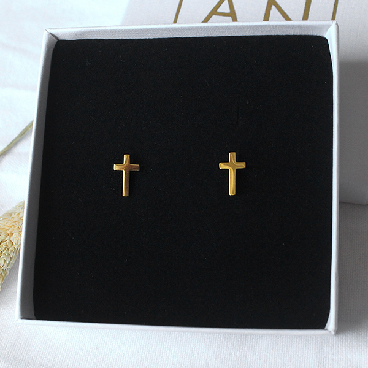 Anoa Ohrstecker Kreuz in Gold