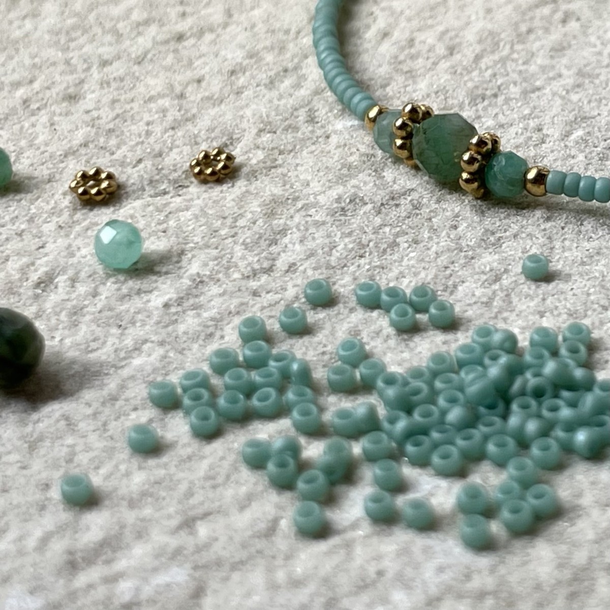 DIY-Set Armband mit Smaragden I wasserfest & plastikfrei I ever so tiny