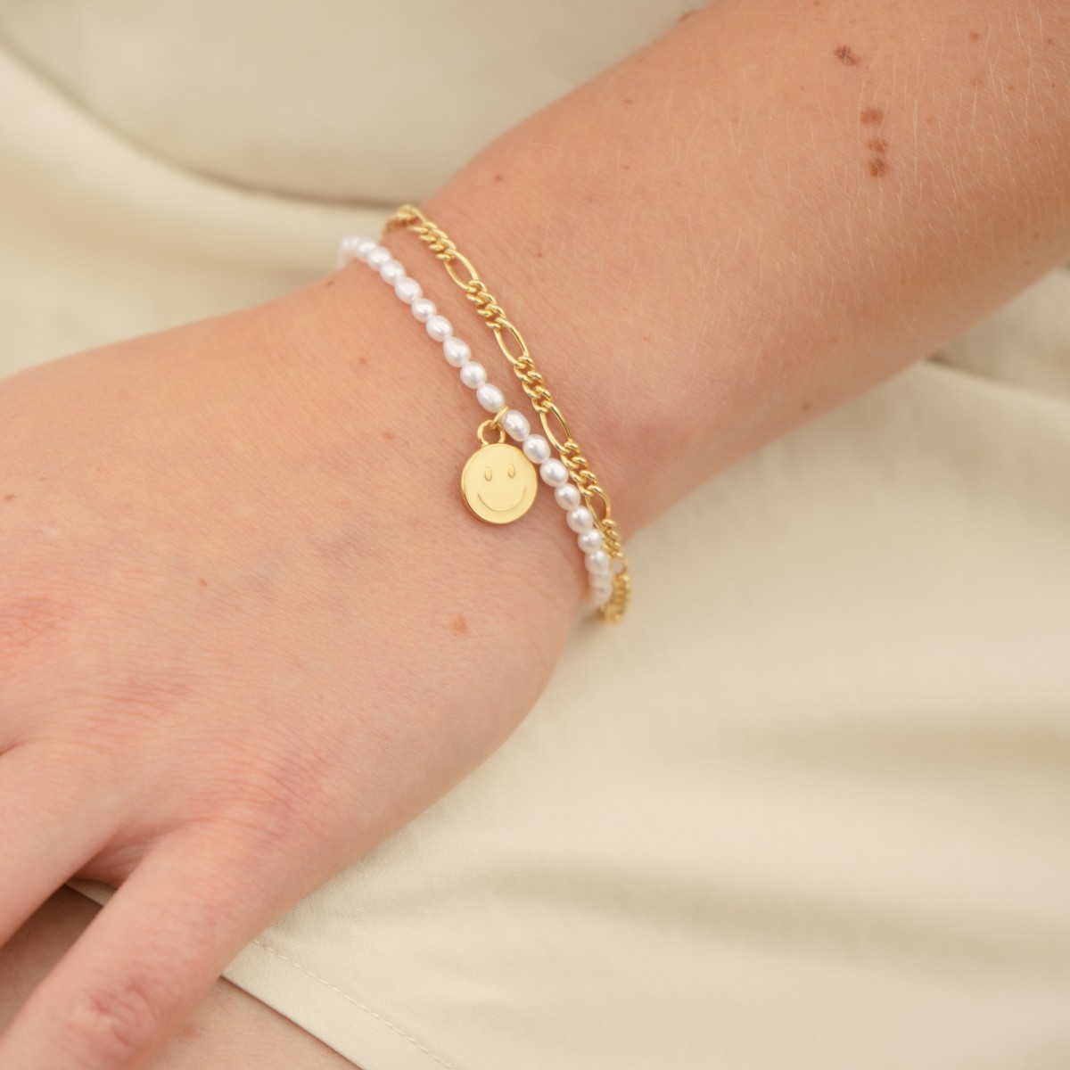 Smiley Süßwasserperlen Armband mit Gold Vermeil | Paeoni Colors