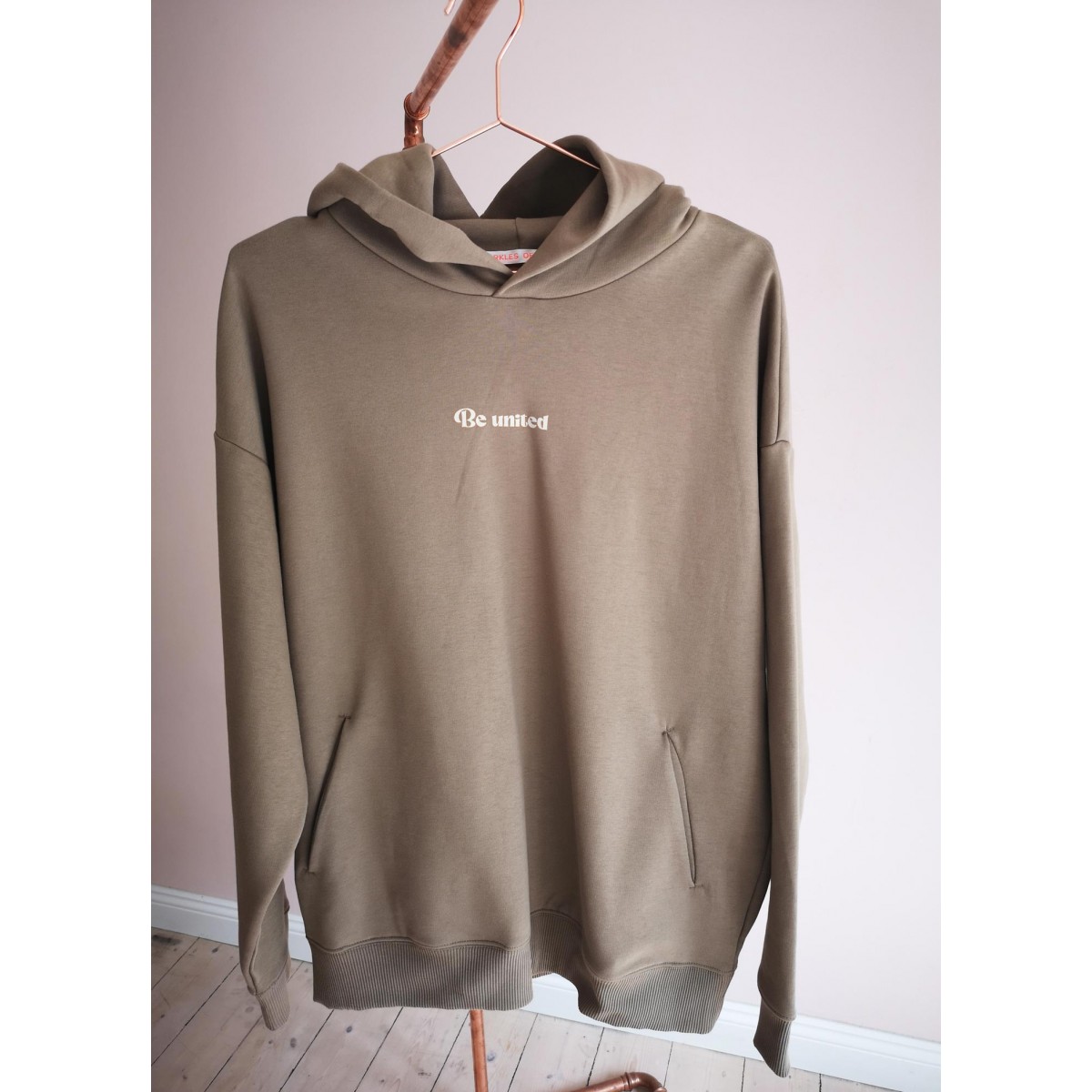 SPARKLES OF LIGHT | Unisex Sweatshirt braun| BE UNITED