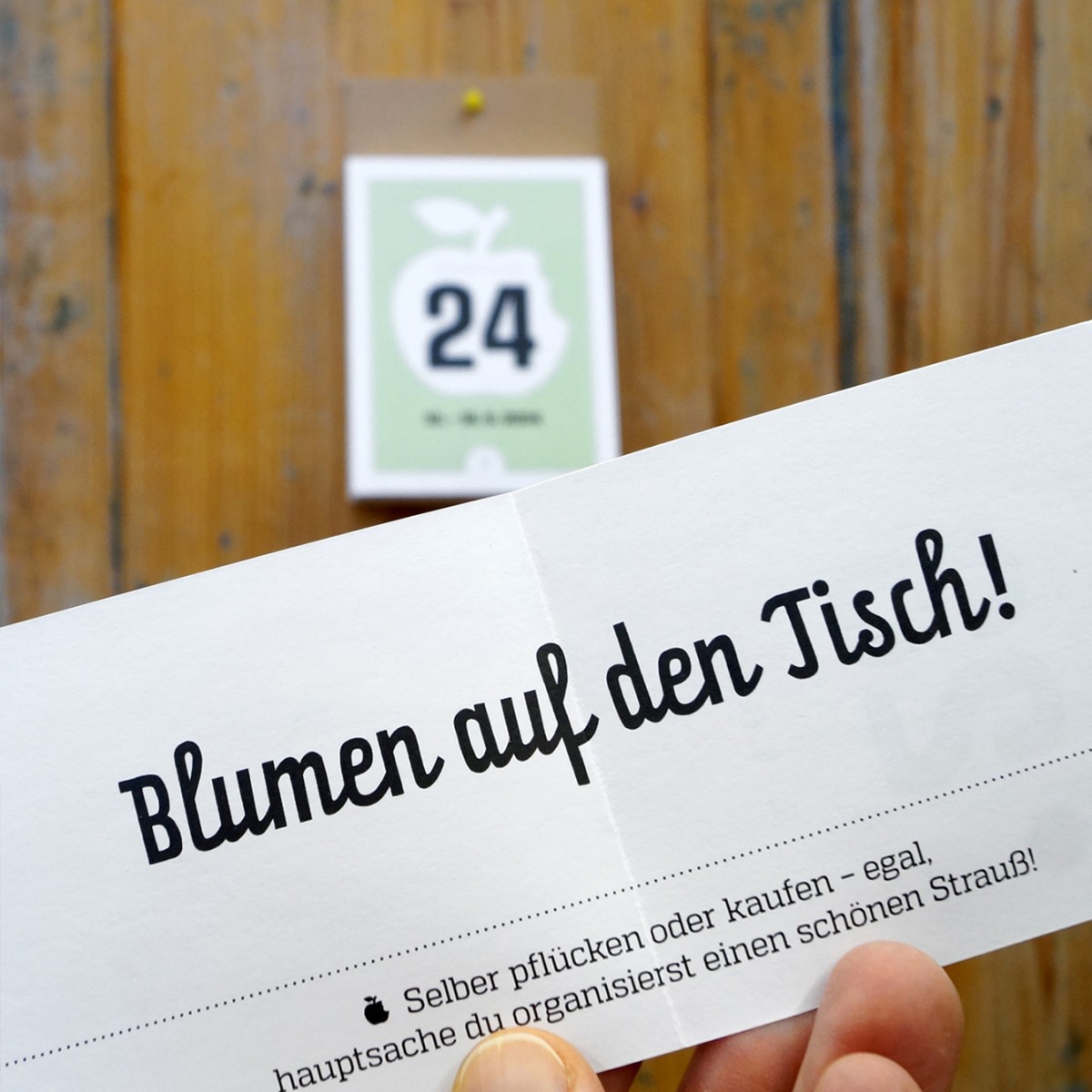 Wochenkalender „DER SAURE APFEL“ für 2026 – 52 kleine Überraschungsaufgaben zum Abreißen, von sperlingB.design Wochenkalender „DER SAURE APFEL“ für 2026 – 52 kleine Überraschungsaufgaben zum Abreißen, von sperlingB.design