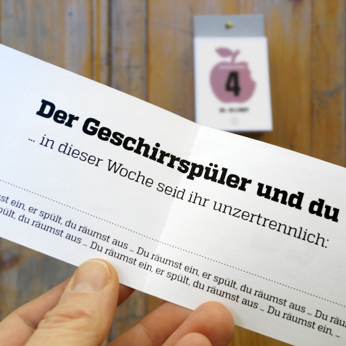 Wochenkalender „DER SAURE APFEL“ für 2027 – 52 kleine Überraschungsaufgaben zum Abreißen, von sperlingB.design