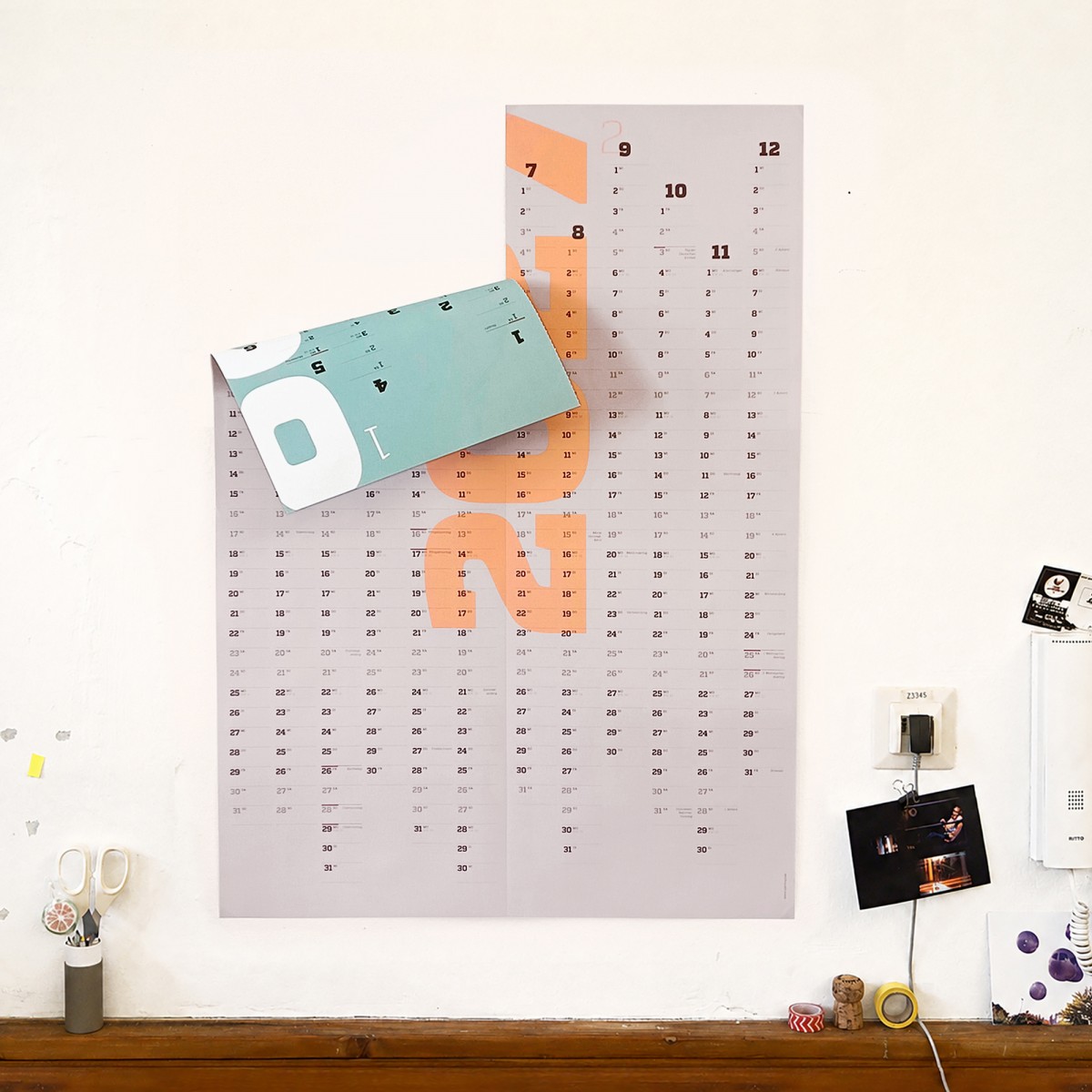 A1-Jahresplaner 2027 und 2028, 2-Jahres-Kalender, Halbjahre abtrennbar, Wandkalender 24 Monate verwendbar, grau // sperlingB.design