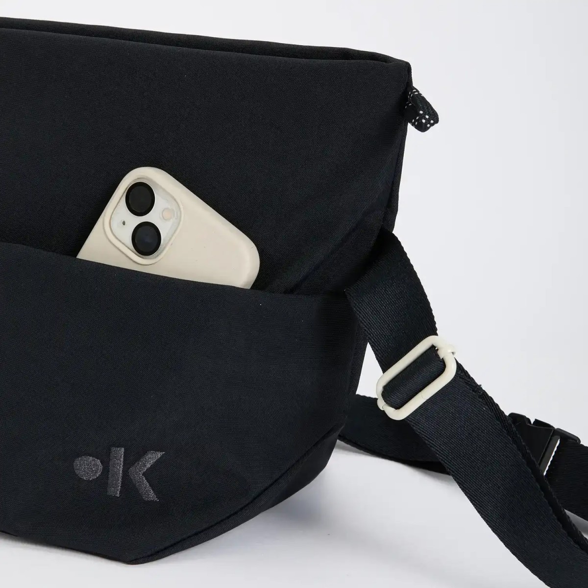 Taavi | Sling Bag | kaala | raven