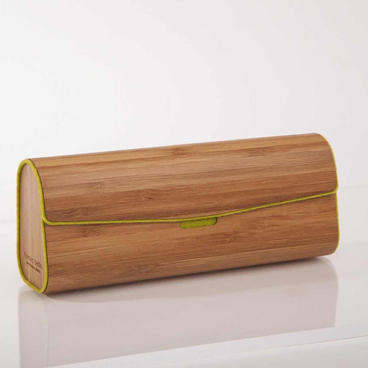formes Berlin - Brillenetui aus Holzfurnier - gedämpfter Bambus grün 
