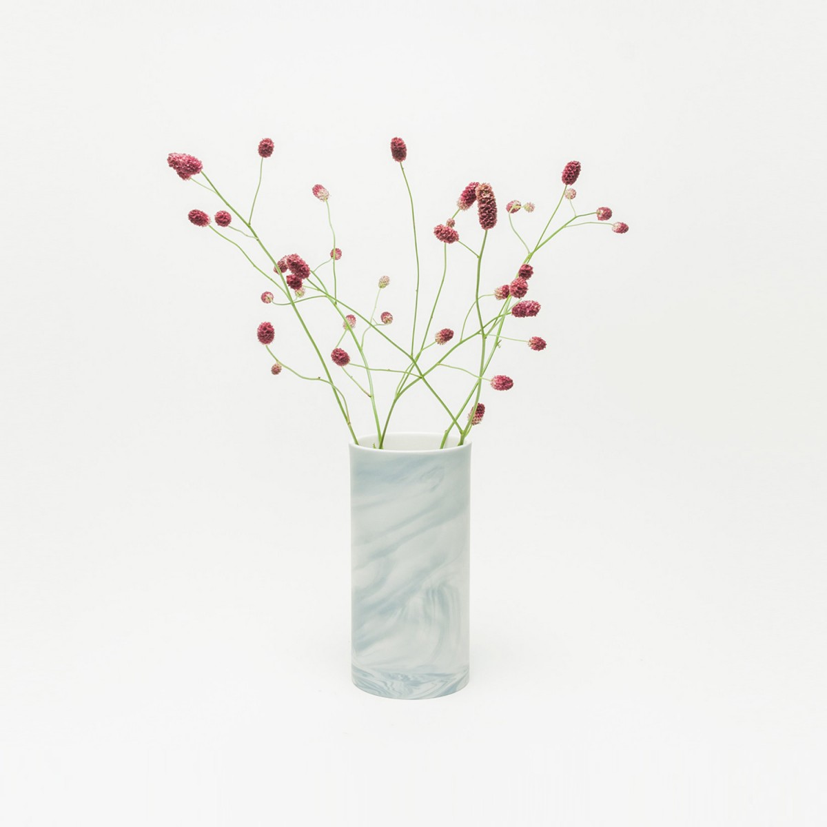 Rimma Tchilingarian – The Grey Vase – Handgemachtes Porzellan, weiß und grau – marmoriert