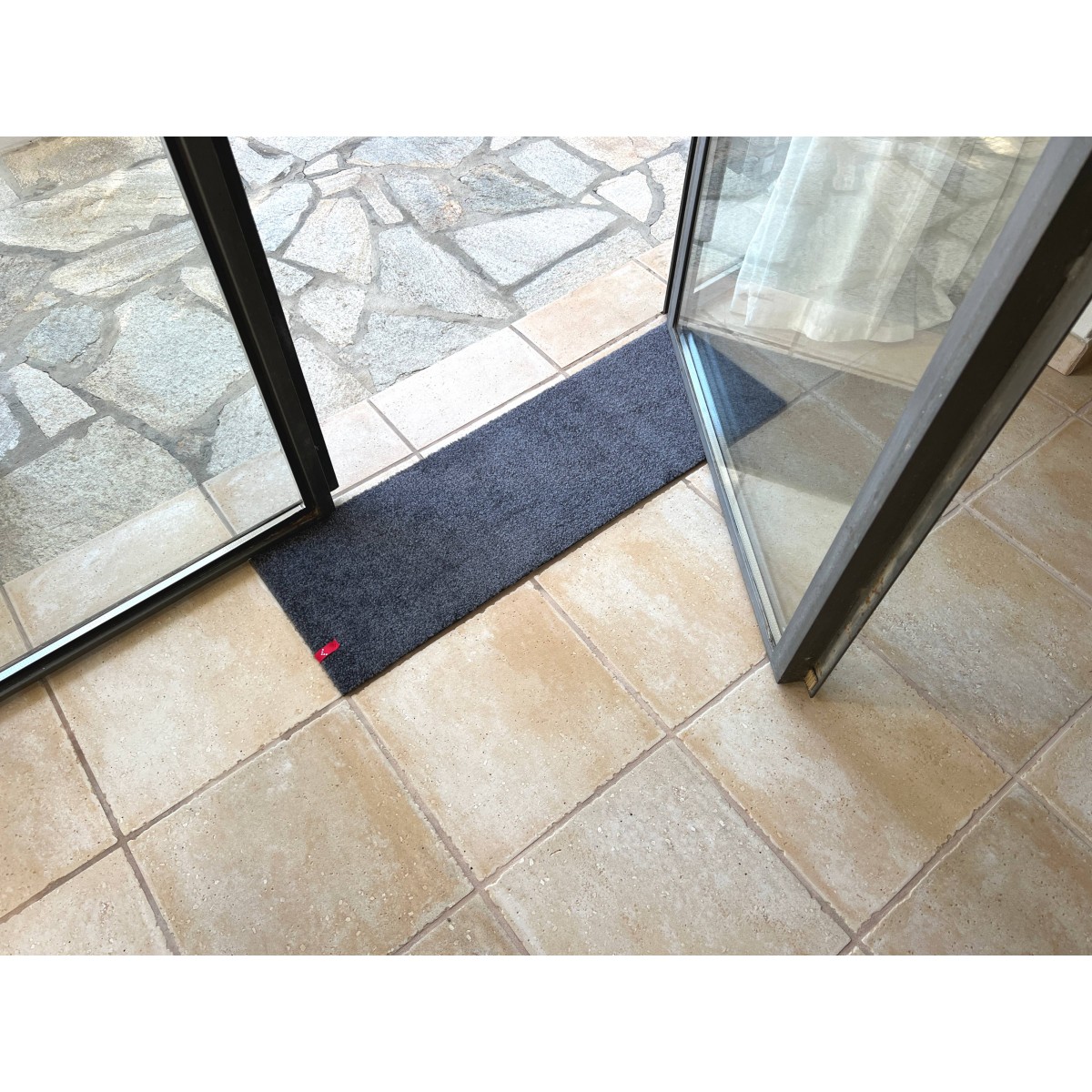 Keilbach Fußmatte terrazza 87 x 28 cm, nur 9 mm dick, rutschsicherer und strapazierfähiger PVC-Rücken, UV-beständige Polyamid Faser 