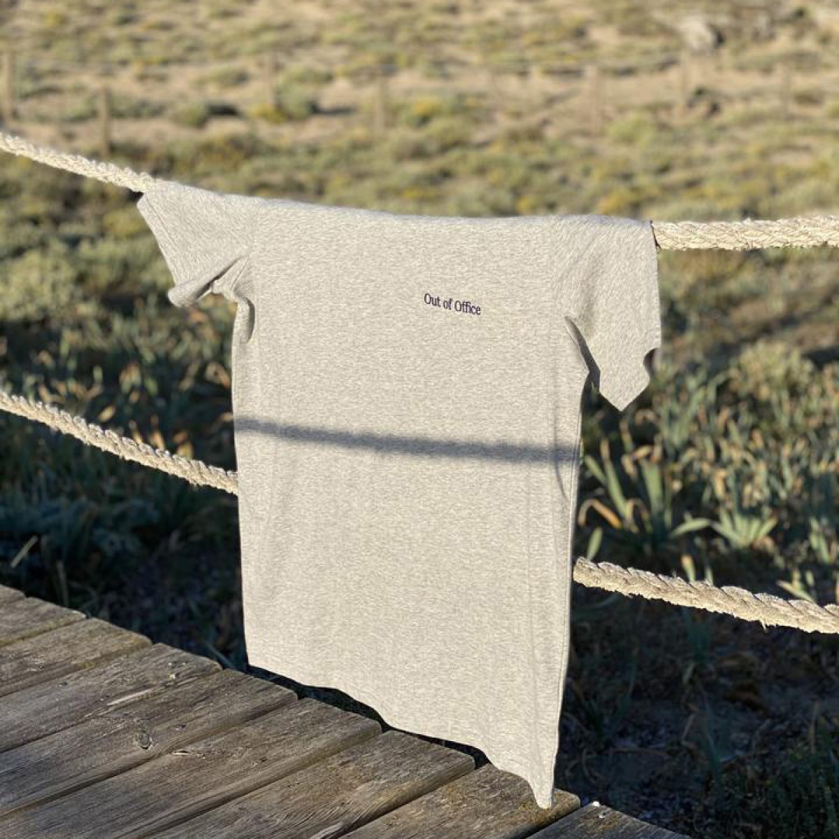 The Life Barn – "Out of Office" T-Shirt Unisex (cloud)