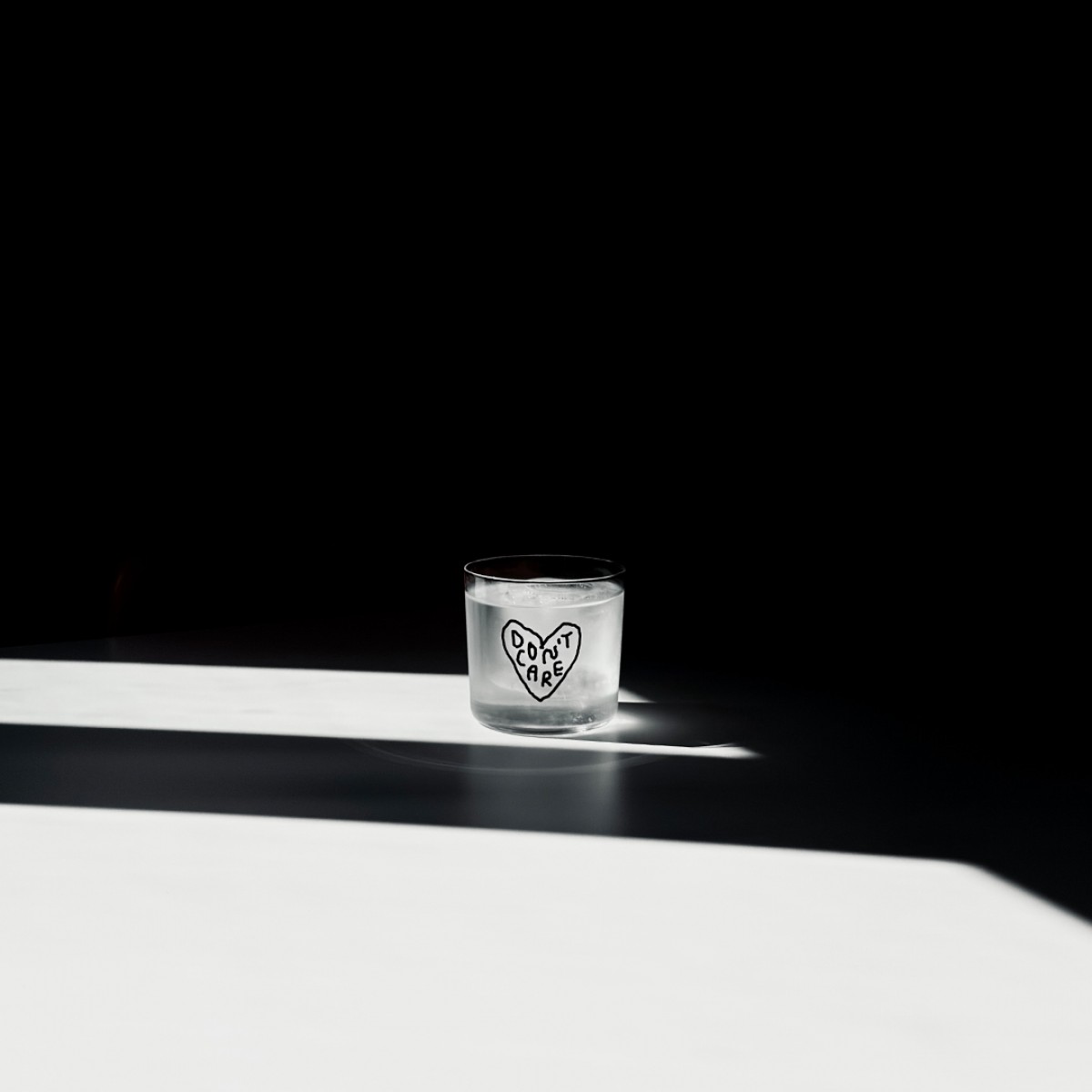 Don't Care Glas – yahya studio, johanna schwarzer