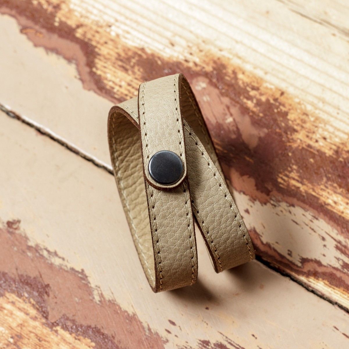 	LEDERJUNGE – Wickelarmband, Armband »LIZ« aus Rhabarberleder (sand)