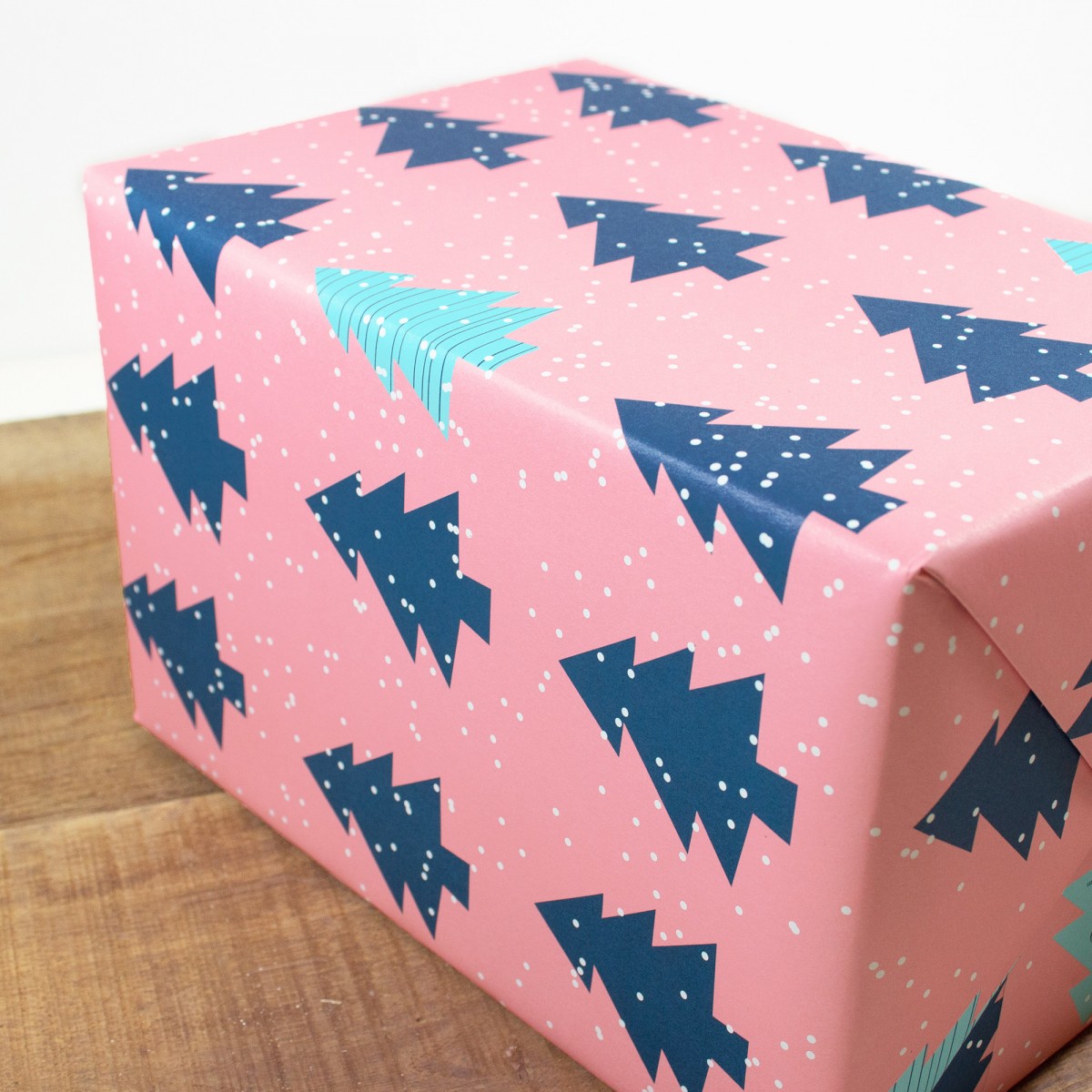 Bow & Hummingbird Geschenkpapier "Christmas Trees"