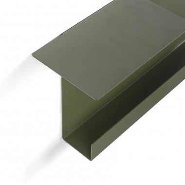HERRRICHTER OBJEKTE - Wandregal mit Ablage - RAL 6003 Olivgrün