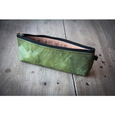 Federmappe / Etui / Kulturtasche aus Blättern in grün