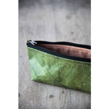 Federmappe / Etui / Kulturtasche aus Blättern in grün