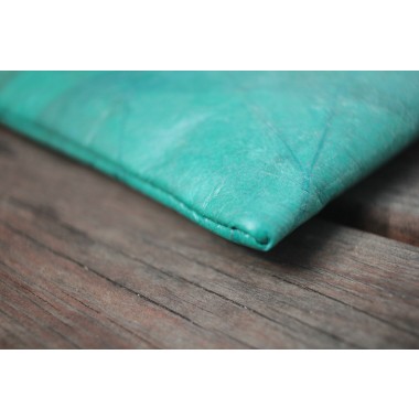 Gefütterte nachhaltige Laptop Hülle 13–14" aus Blattleder – Vegane, handgenähte & wasserabweisende Laptoptasche für MacBook Air/Pro - türkis
