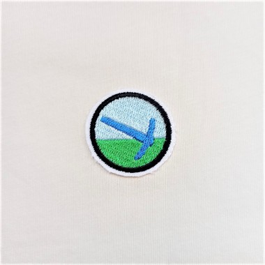 Stadtliebe® | Kassel T-Shirt mit gestickter „Spitzhacke“ Off-white 100% Bio-Baumwolle
