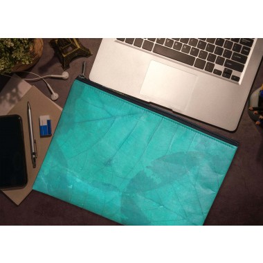 Gefütterte nachhaltige Laptop Hülle 15–16" aus Blattleder – Vegane, handgenähte & wasserabweisende Laptoptasche für MacBook Air/ Pro -türkis
