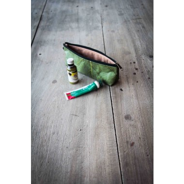 Federmappe / Etui / Kulturtasche aus Blättern in grün