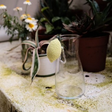 'Lemon Charm' gehäkelter Zitronen Anhänger von crroco studio