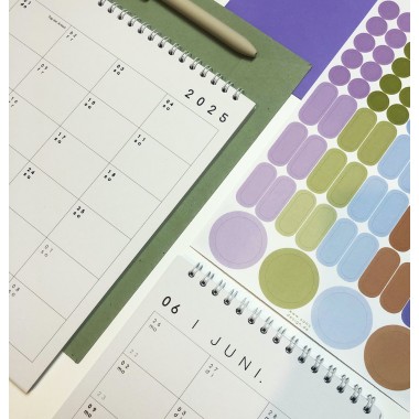 Kalender 2025 mit Aufklebern A4/A3 - SANS.